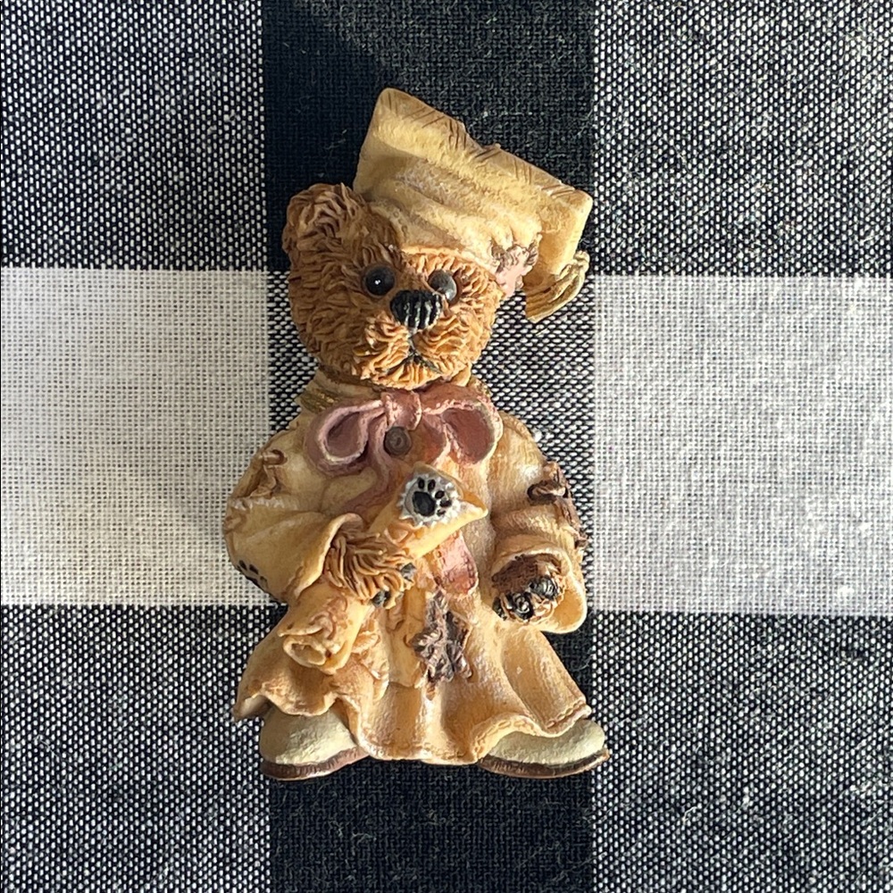 Boyds Bear Graduation Bear lapel pin